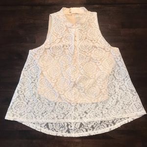 Lace sleeveless shirt with beige color undershirt